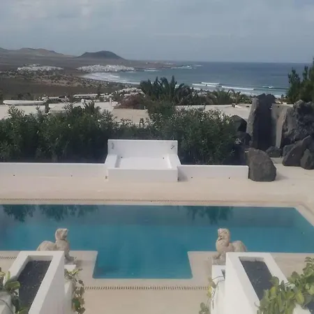 Dom wakacyjny Sleeps 4 Pool Wifi T691448 Famara
