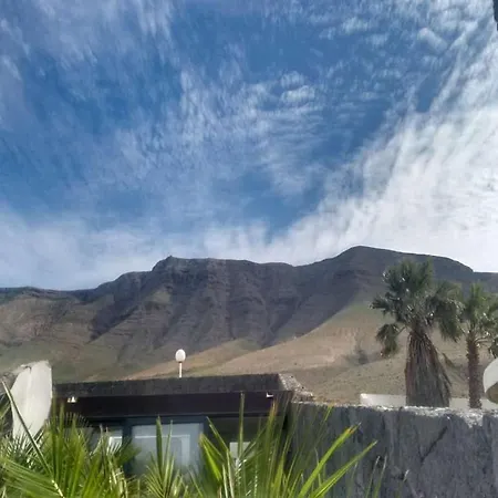 Sleeps 4 Pool Wifi T691448 Hébergement de vacances Famara